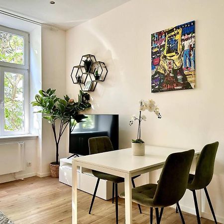 Lfg Stylish Studio Near Center Apartment Wina Bagian luar foto