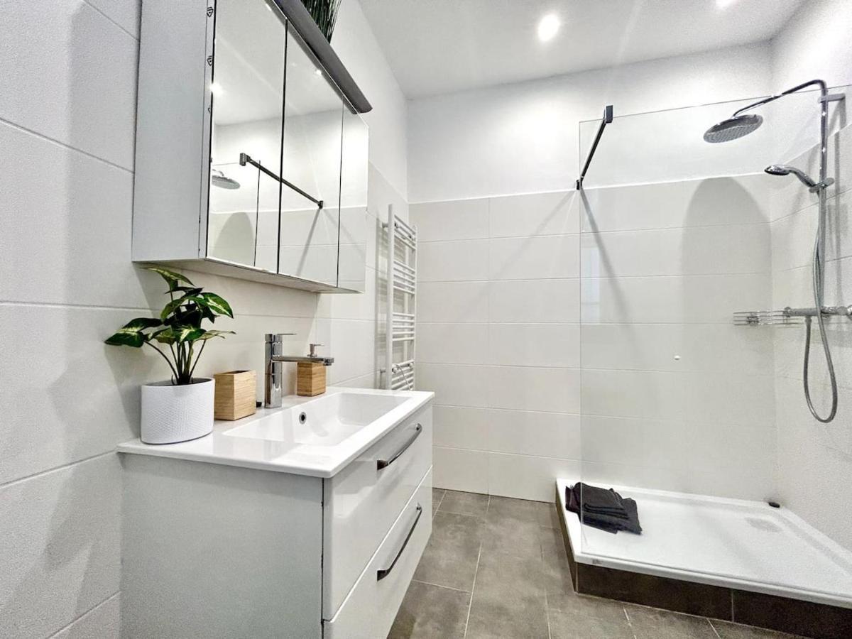 Lfg Stylish Studio Near Center Apartment Wina Bagian luar foto
