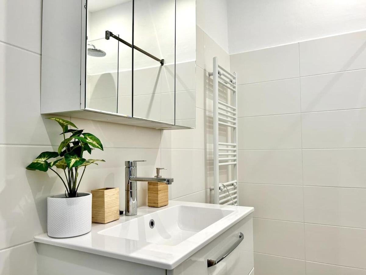 Lfg Stylish Studio Near Center Apartment Wina Bagian luar foto